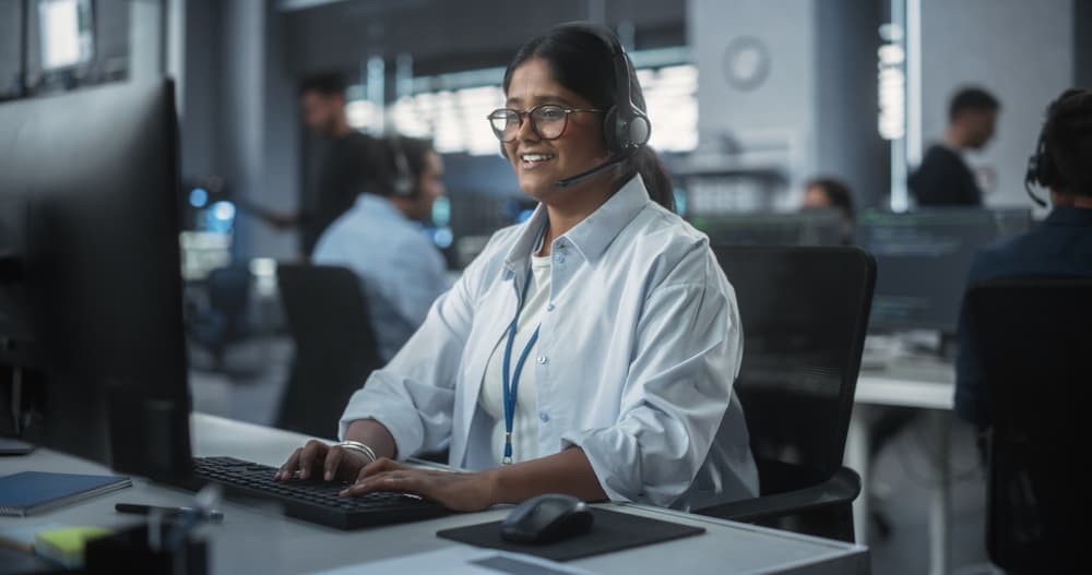 Creating a textual description for a visually clear and expressive image that reflects the Invoice U